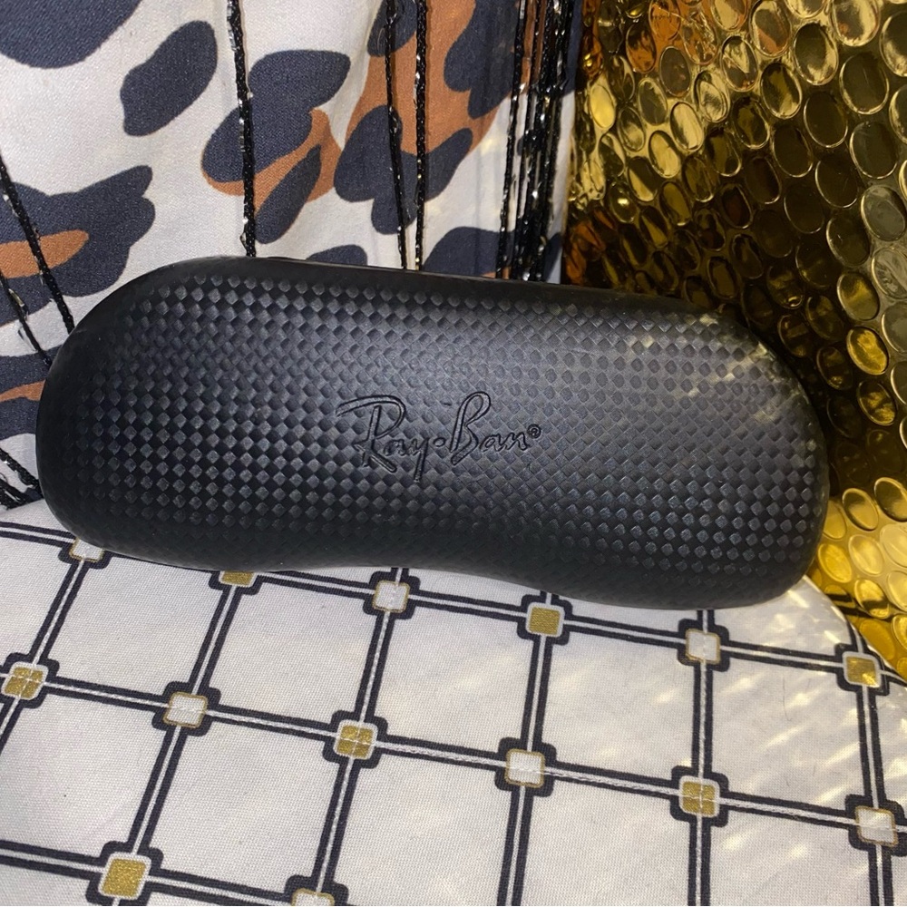 RAY BAN SUNGLASSES BLACK HARD CASE